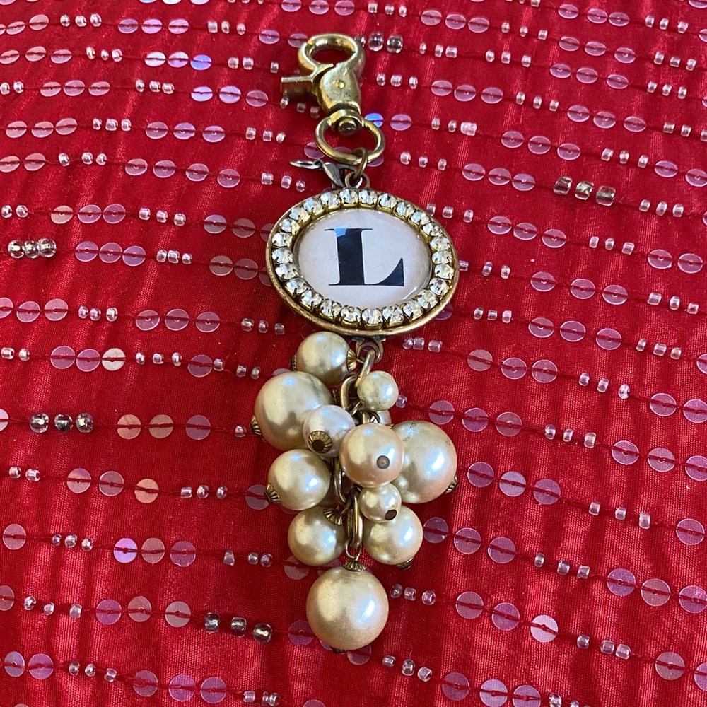 Vintage Crystal Pearl L Key Chain